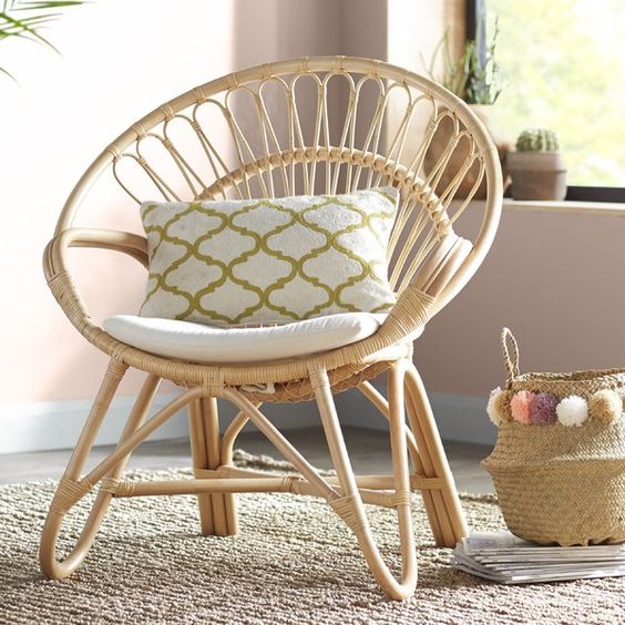 Màu sắc của ghế thường màu tự nhiên của cây mây