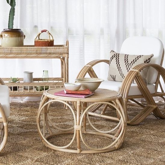 Bàn trà bằng mâyluôn nằm trong danh sách “must have” của các gia đình.