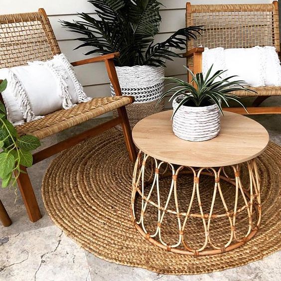 Được làm từ mây tự nhiên nên bàn có sự nhẹ nhàng vốn có
