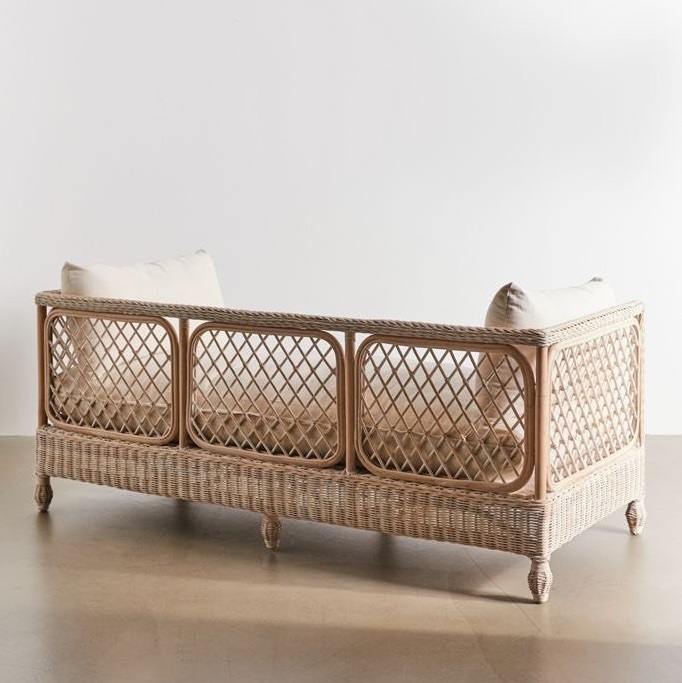 Mặt sau của chiếc sofa mây S46 được trau chuốt tỉ mỉ